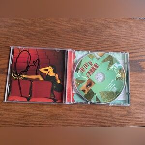 SIGNED - The Life of a Showgirl Taylor Swift
CD with Photo 4